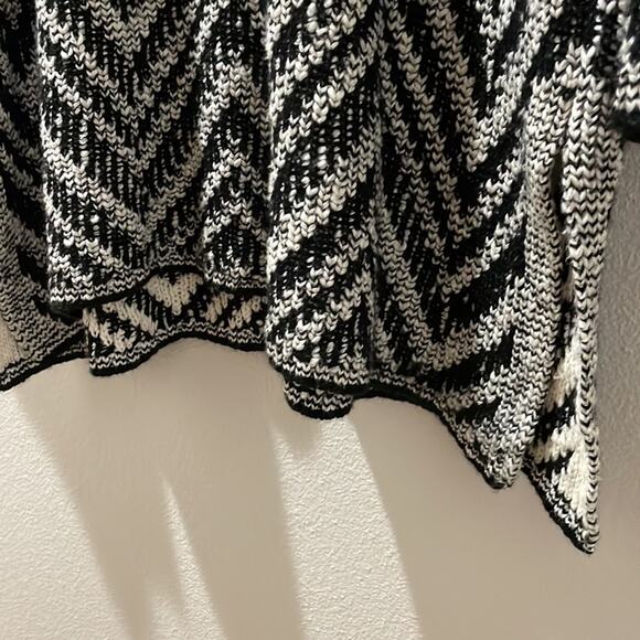 EILEEN FISHER Black and White Chevron Sweater Size M - Picture 7 of 8